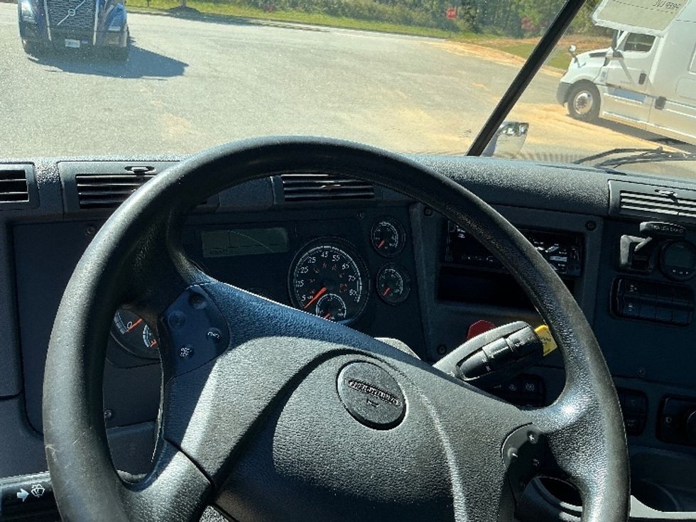 Day Cab Tractor-Heavy Duty Tractors-Freightliner-2020-Cascadia 11364ST-Prince George-VA-405,423\n\t\tmiles-$ 44,500 - Image 10