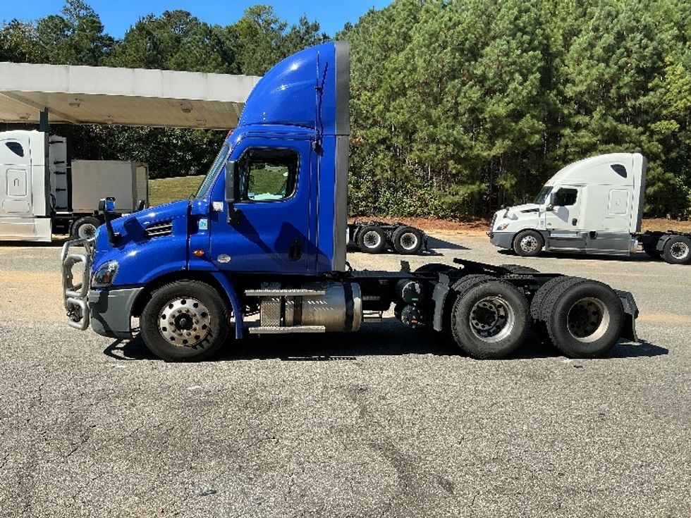 Day Cab Tractor-Heavy Duty Tractors-Freightliner-2020-Cascadia 11364ST-Prince George-VA-405,423\n\t\tmiles-$ 44,500 - Image 4