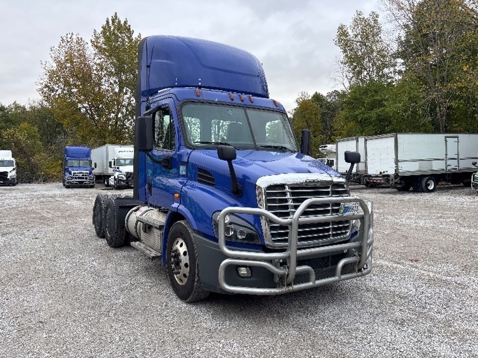 Day Cab Tractor-Heavy Duty Tractors-Freightliner-2020-Cascadia 11364ST-South Bend-IN-408,117\n\t\tmiles-$ 42,250 - Image 1