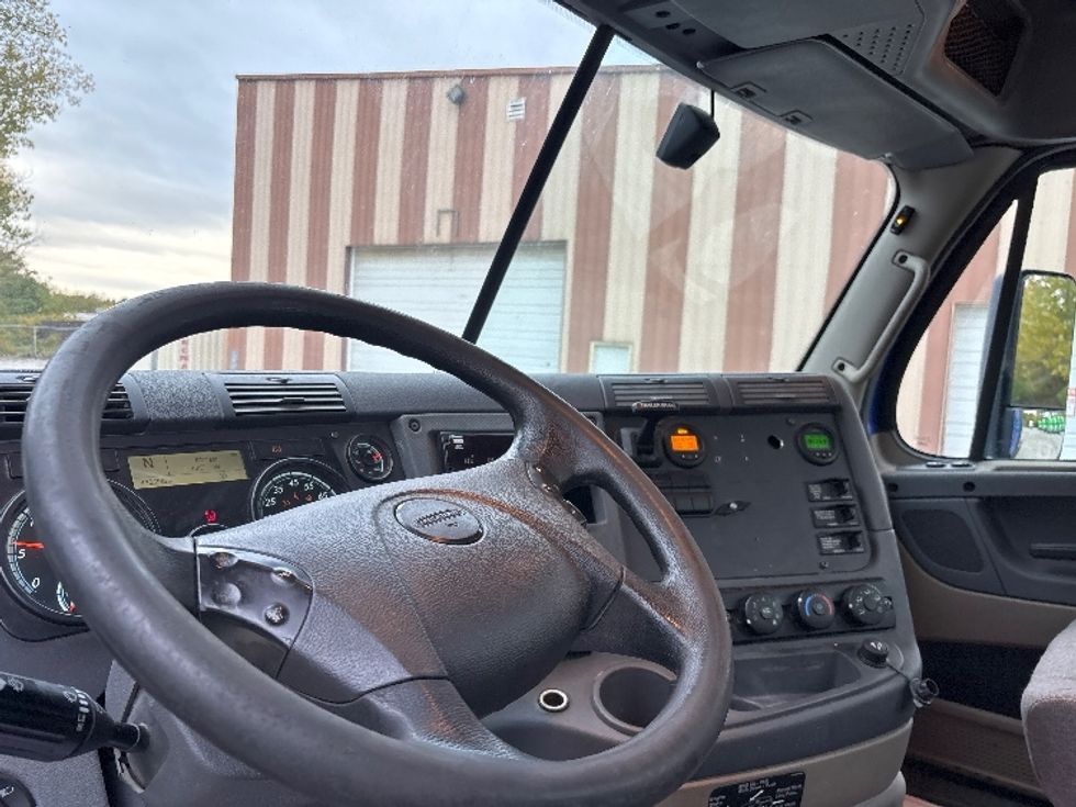 Day Cab Tractor-Heavy Duty Tractors-Freightliner-2020-Cascadia 11364ST-South Bend-IN-408,117\n\t\tmiles-$ 42,250 - Image 10