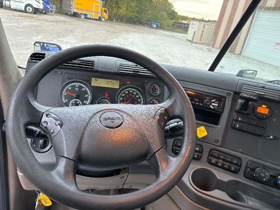 Day Cab Tractor-Heavy Duty Tractors-Freightliner-2020-Cascadia 11364ST-South Bend-IN-408,117\n\t\tmiles-$ 42,250 - Image 11