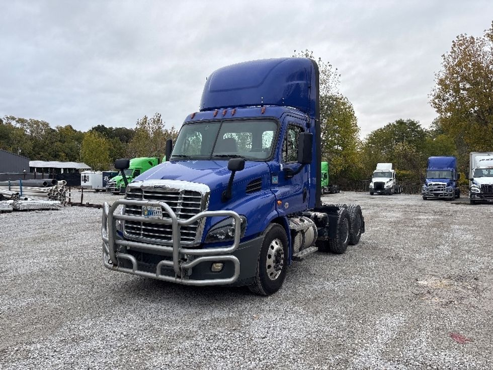 Day Cab Tractor-Heavy Duty Tractors-Freightliner-2020-Cascadia 11364ST-South Bend-IN-408,117\n\t\tmiles-$ 42,250 - Image 3