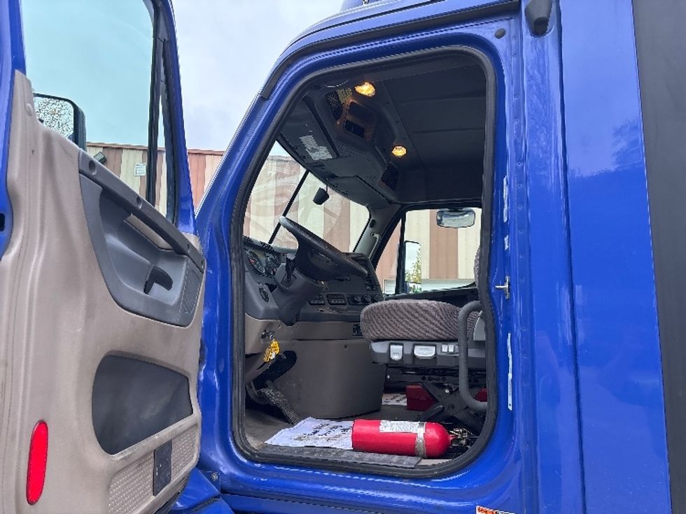 Day Cab Tractor-Heavy Duty Tractors-Freightliner-2020-Cascadia 11364ST-South Bend-IN-408,117\n\t\tmiles-$ 42,250 - Image 9
