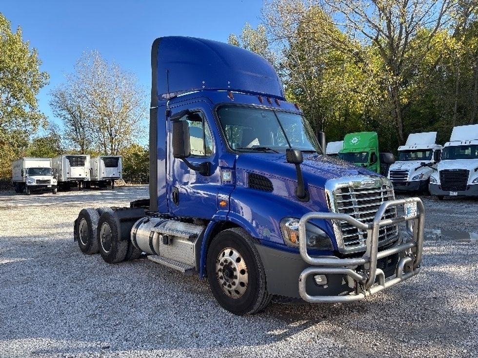 Day Cab Tractor-Heavy Duty Tractors-Freightliner-2020-Cascadia 11364ST-South Bend-IN-433,390\n\t\tmiles-$ 40,500 - Image 1