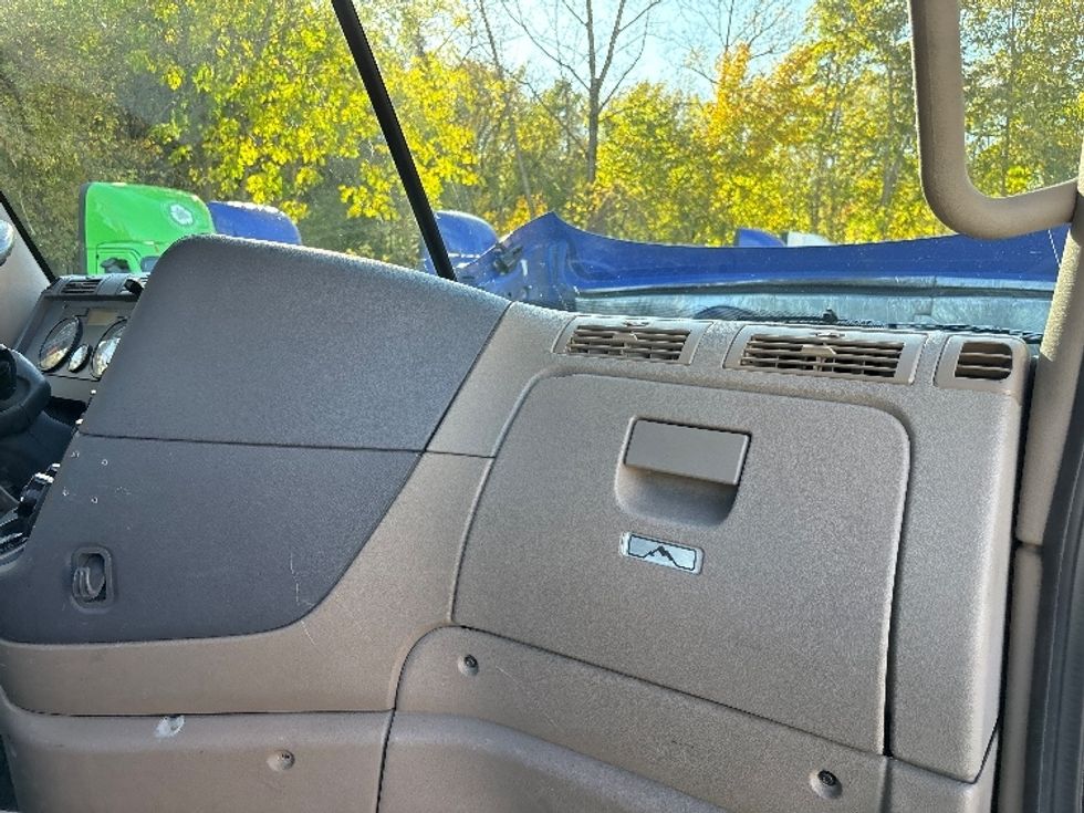 Day Cab Tractor-Heavy Duty Tractors-Freightliner-2020-Cascadia 11364ST-South Bend-IN-433,390\n\t\tmiles-$ 40,500 - Image 13