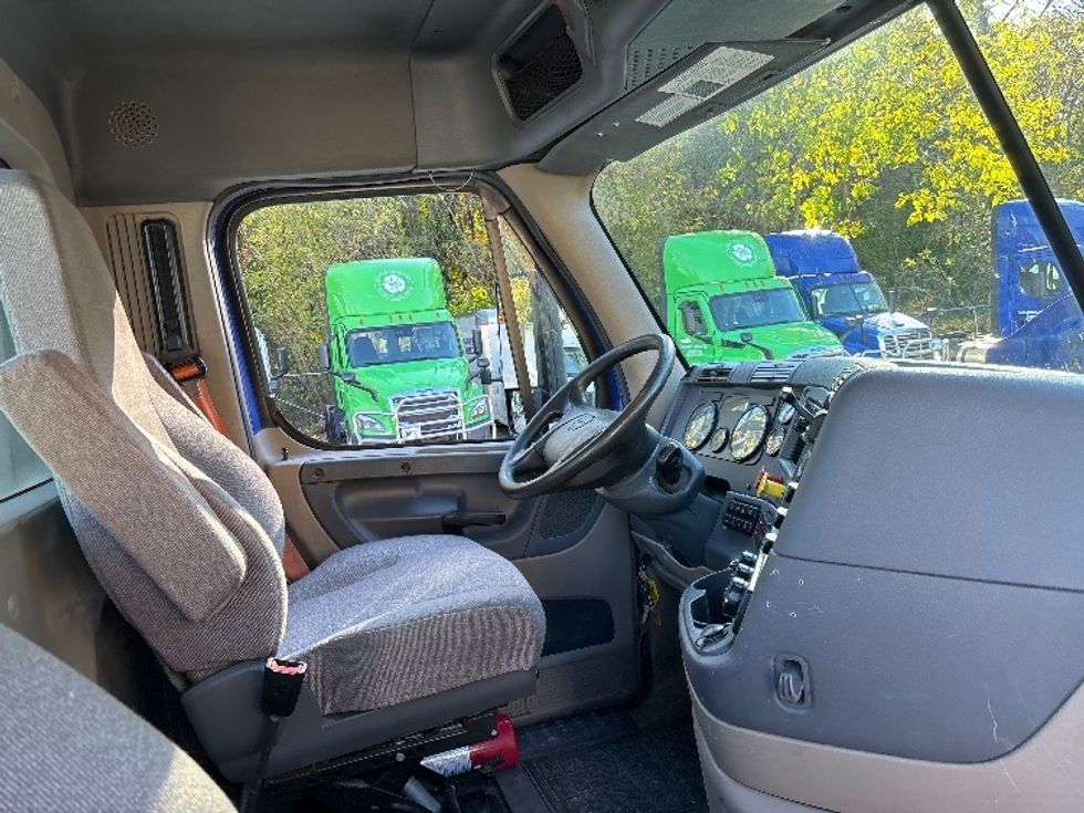 Day Cab Tractor-Heavy Duty Tractors-Freightliner-2020-Cascadia 11364ST-South Bend-IN-433,390\n\t\tmiles-$ 40,500 - Image 14