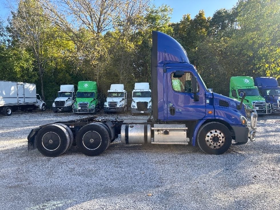Day Cab Tractor-Heavy Duty Tractors-Freightliner-2020-Cascadia 11364ST-South Bend-IN-433,390\n\t\tmiles-$ 40,500 - Image 8
