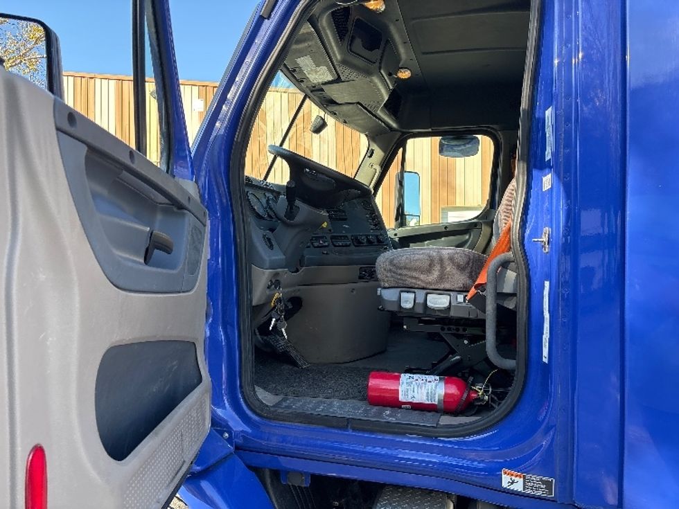 Day Cab Tractor-Heavy Duty Tractors-Freightliner-2020-Cascadia 11364ST-South Bend-IN-433,390\n\t\tmiles-$ 40,500 - Image 9