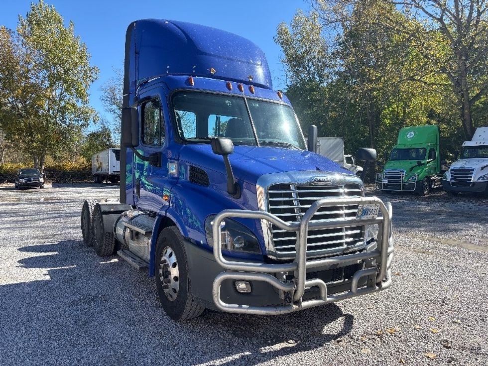 Day Cab Tractor-Heavy Duty Tractors-Freightliner-2020-Cascadia 11364ST-South Bend-IN-460,286\n\t\tmiles-$ 38,250 - Image 1
