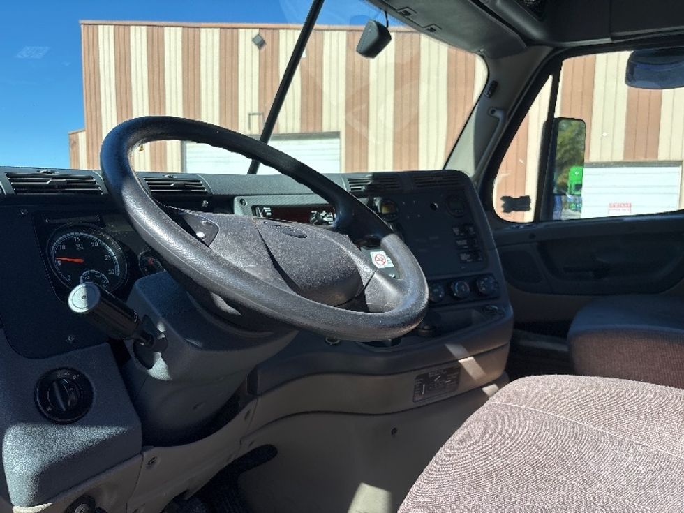 Day Cab Tractor-Heavy Duty Tractors-Freightliner-2020-Cascadia 11364ST-South Bend-IN-460,286\n\t\tmiles-$ 38,250 - Image 10