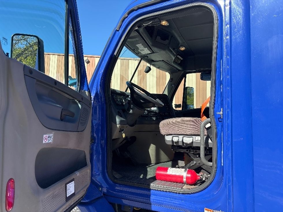 Day Cab Tractor-Heavy Duty Tractors-Freightliner-2020-Cascadia 11364ST-South Bend-IN-460,286\n\t\tmiles-$ 38,250 - Image 9