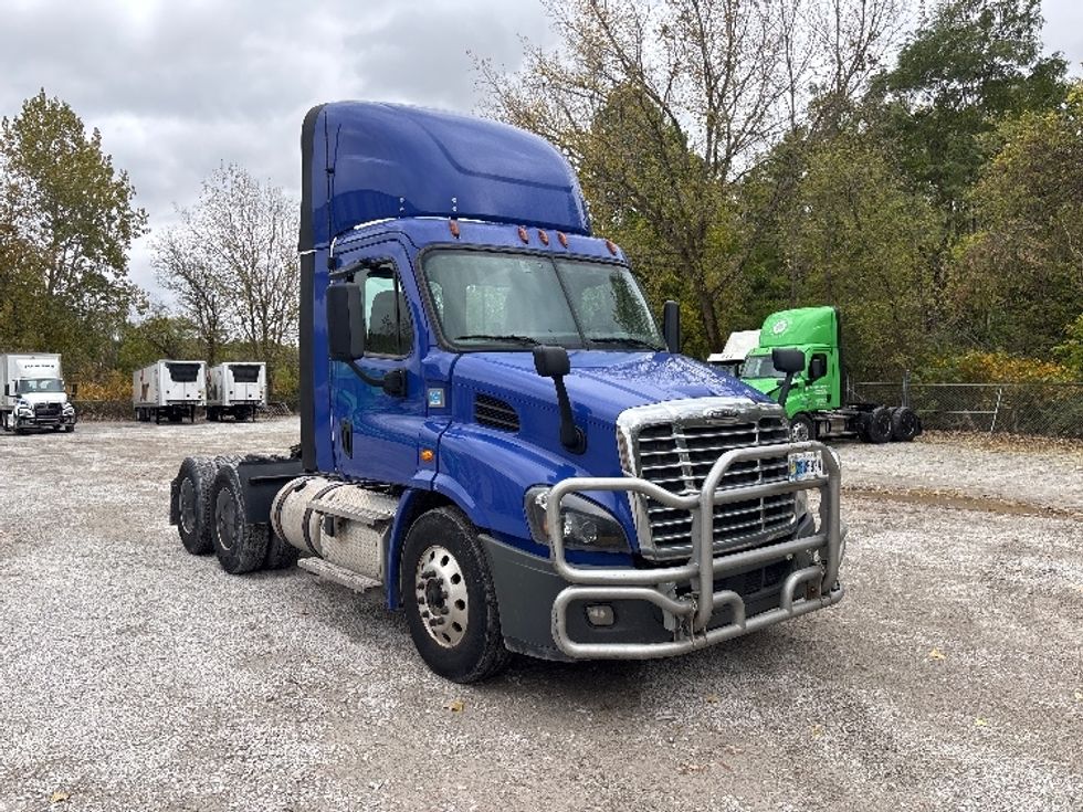 Day Cab Tractor-Heavy Duty Tractors-Freightliner-2020-Cascadia 11364ST-South Bend-IN-472,324\n\t\tmiles-$ 37,250 - Image 1