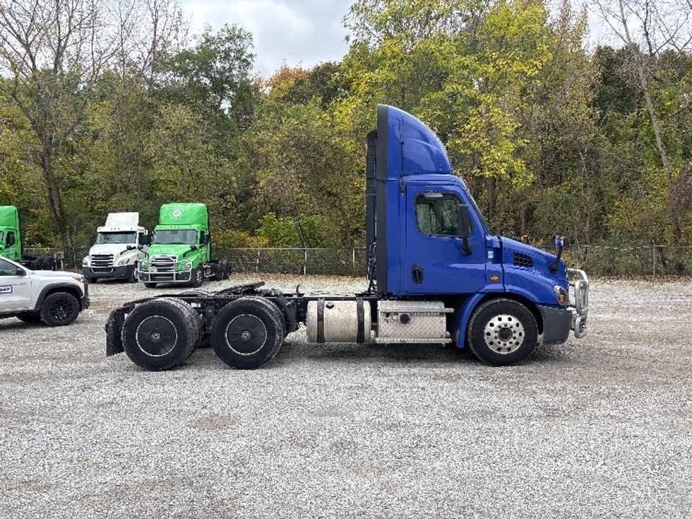 Day Cab Tractor-Heavy Duty Tractors-Freightliner-2020-Cascadia 11364ST-South Bend-IN-472,324\n\t\tmiles-$ 37,250 - Image 8