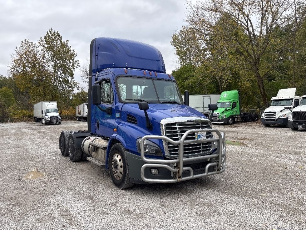 Day Cab Tractor-Heavy Duty Tractors-Freightliner-2020-Cascadia 11364ST-South Bend-IN-540,489\n\t\tmiles-$ 31,500 - Image 1