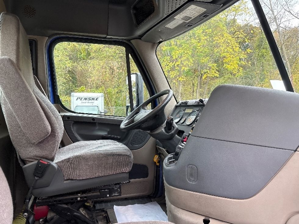 Day Cab Tractor-Heavy Duty Tractors-Freightliner-2020-Cascadia 11364ST-South Bend-IN-540,489\n\t\tmiles-$ 31,500 - Image 14