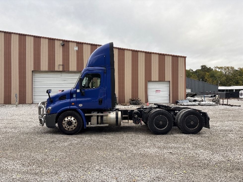 Day Cab Tractor-Heavy Duty Tractors-Freightliner-2020-Cascadia 11364ST-South Bend-IN-540,489\n\t\tmiles-$ 31,500 - Image 4