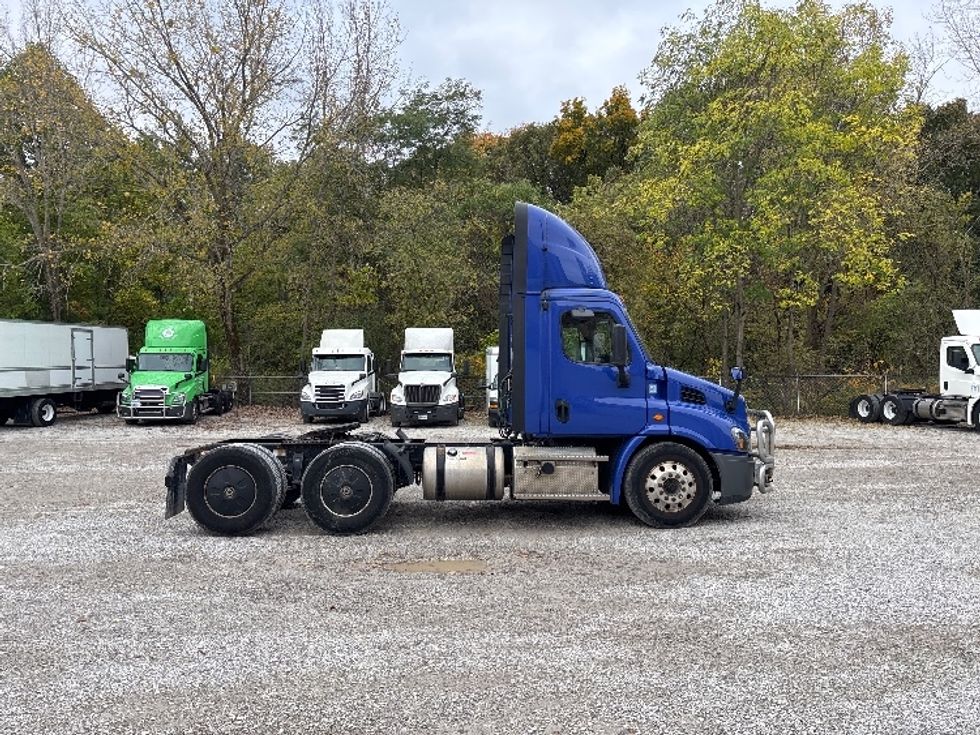 Day Cab Tractor-Heavy Duty Tractors-Freightliner-2020-Cascadia 11364ST-South Bend-IN-540,489\n\t\tmiles-$ 31,500 - Image 8