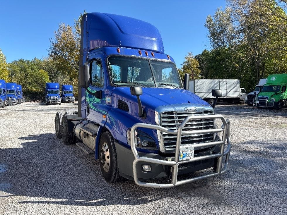 Day Cab Tractor-Heavy Duty Tractors-Freightliner-2020-Cascadia 11364ST-South Bend-IN-546,730\n\t\tmiles-$ 31,000 - Image 1