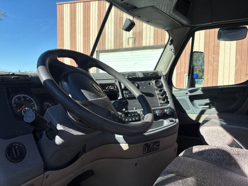 Day Cab Tractor-Heavy Duty Tractors-Freightliner-2020-Cascadia 11364ST-South Bend-IN-546,730\n\t\tmiles-$ 31,000 - Image 10