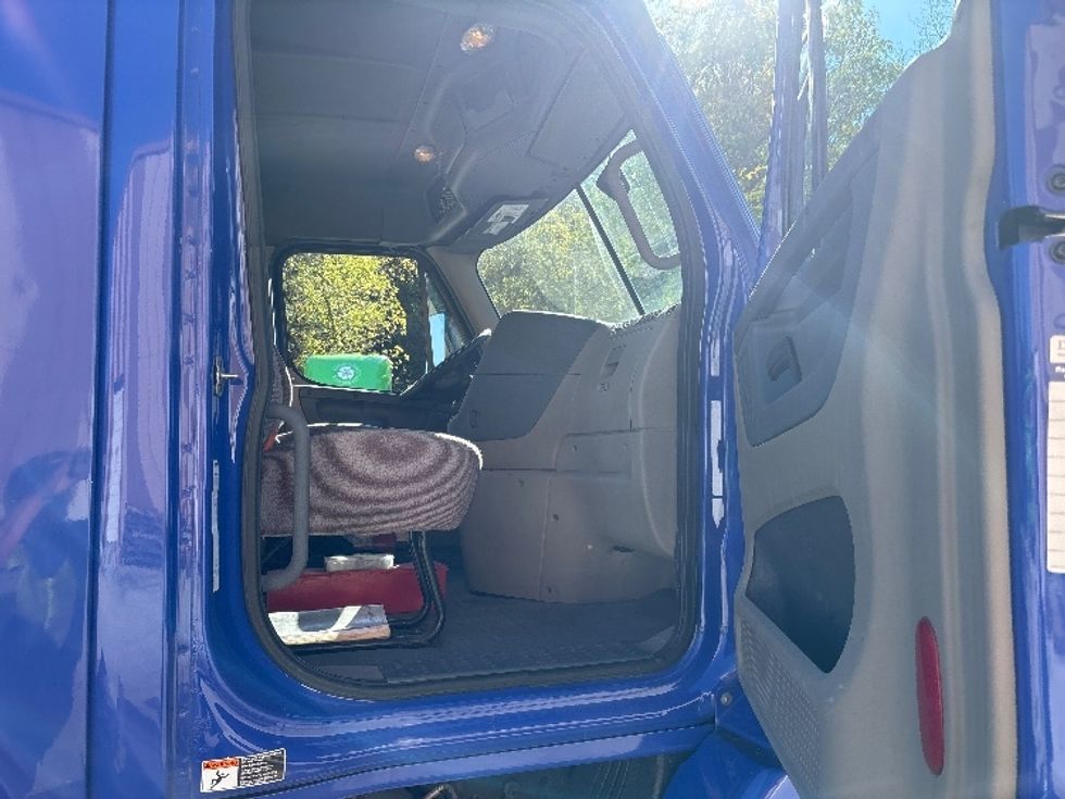 Day Cab Tractor-Heavy Duty Tractors-Freightliner-2020-Cascadia 11364ST-South Bend-IN-546,730\n\t\tmiles-$ 31,000 - Image 12