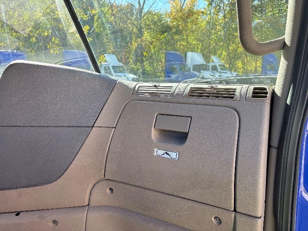 Day Cab Tractor-Heavy Duty Tractors-Freightliner-2020-Cascadia 11364ST-South Bend-IN-546,730\n\t\tmiles-$ 31,000 - Image 13