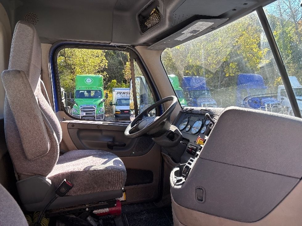 Day Cab Tractor-Heavy Duty Tractors-Freightliner-2020-Cascadia 11364ST-South Bend-IN-546,730\n\t\tmiles-$ 31,000 - Image 14