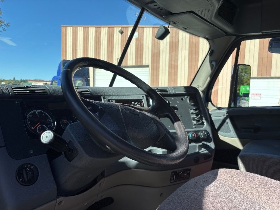 Day Cab Tractor-Heavy Duty Tractors-Freightliner-2020-Cascadia 11364ST-South Bend-IN-575,615\n\t\tmiles-$ 28,500 - Image 10