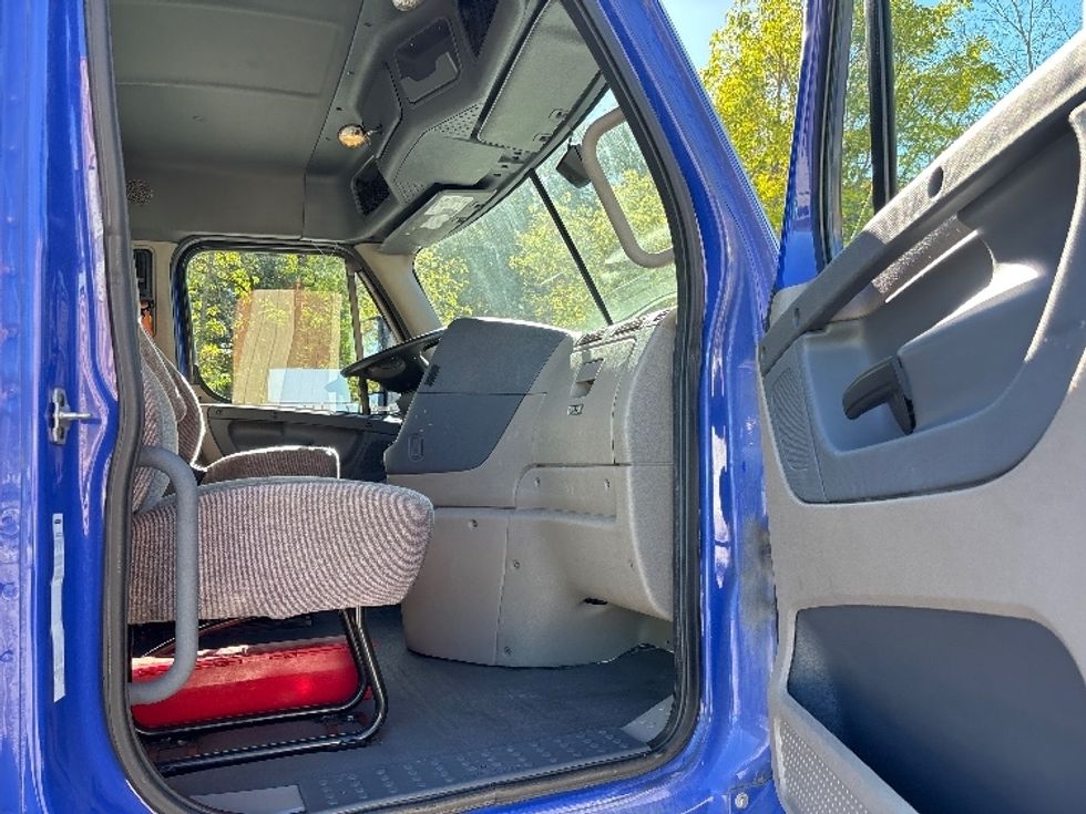 Day Cab Tractor-Heavy Duty Tractors-Freightliner-2020-Cascadia 11364ST-South Bend-IN-575,615\n\t\tmiles-$ 28,500 - Image 12