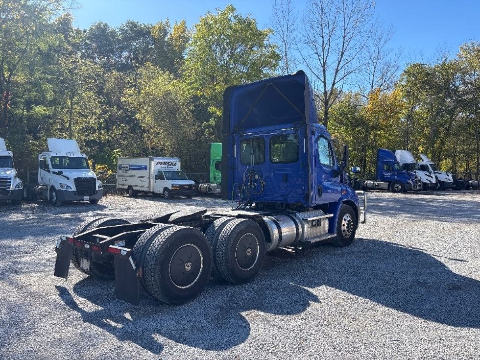 Day Cab Tractor-Heavy Duty Tractors-Freightliner-2020-Cascadia 11364ST-South Bend-IN-575,615\n\t\tmiles-$ 28,500 - Image 7