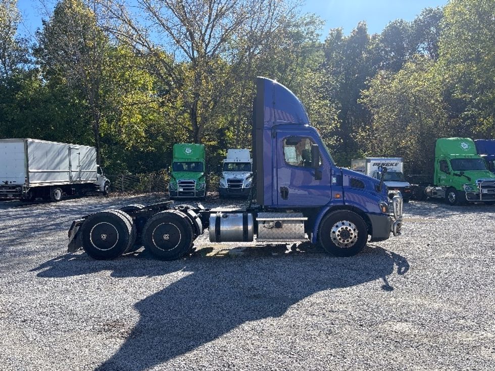 Day Cab Tractor-Heavy Duty Tractors-Freightliner-2020-Cascadia 11364ST-South Bend-IN-575,615\n\t\tmiles-$ 28,500 - Image 8