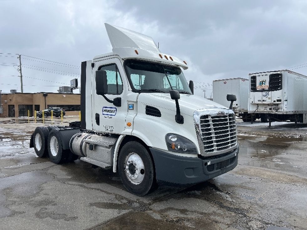 Day Cab Tractor-Heavy Duty Tractors-Freightliner-2020-Cascadia 11364ST-Sturtevant-WI-375,851\n\t\tmiles-$ 41,750 - Image 1