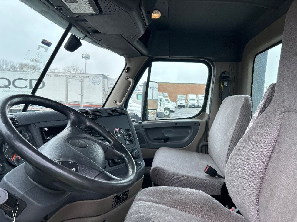 Day Cab Tractor-Heavy Duty Tractors-Freightliner-2020-Cascadia 11364ST-Sturtevant-WI-375,851\n\t\tmiles-$ 41,750 - Image 10