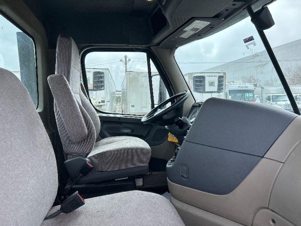 Day Cab Tractor-Heavy Duty Tractors-Freightliner-2020-Cascadia 11364ST-Sturtevant-WI-375,851\n\t\tmiles-$ 41,750 - Image 14