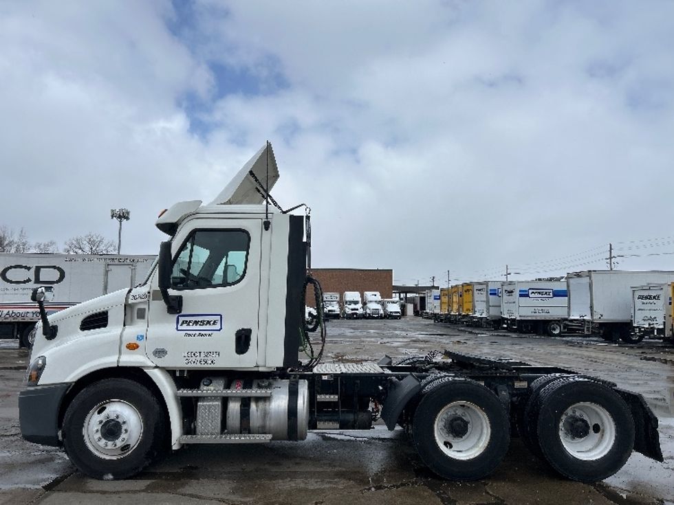 Day Cab Tractor-Heavy Duty Tractors-Freightliner-2020-Cascadia 11364ST-Sturtevant-WI-375,851\n\t\tmiles-$ 41,750 - Image 4