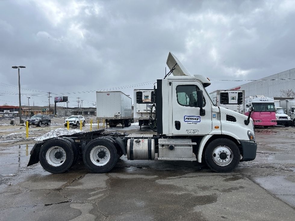 Day Cab Tractor-Heavy Duty Tractors-Freightliner-2020-Cascadia 11364ST-Sturtevant-WI-375,851\n\t\tmiles-$ 41,750 - Image 8