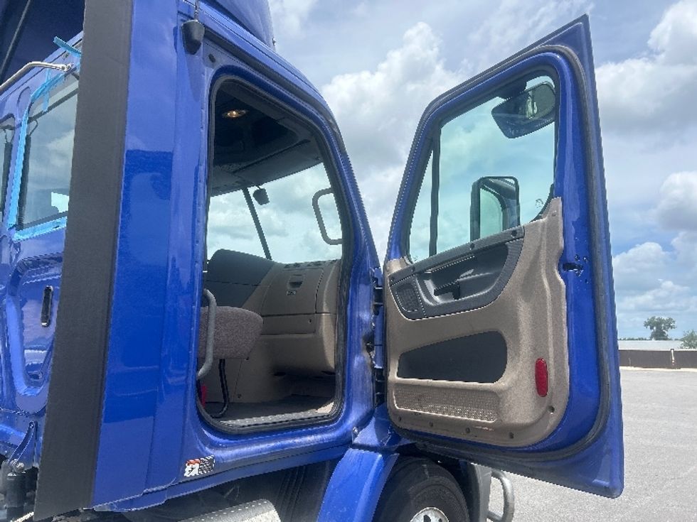 Day Cab Tractor-Heavy Duty Tractors-Freightliner-2020-Cascadia 11364ST-Tampa-FL-411,512\n\t\tmiles-$ 42,250 - Image 12
