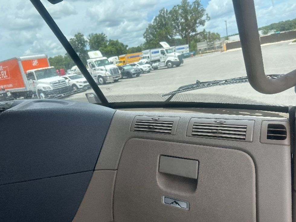Day Cab Tractor-Heavy Duty Tractors-Freightliner-2020-Cascadia 11364ST-Tampa-FL-411,512\n\t\tmiles-$ 42,250 - Image 13