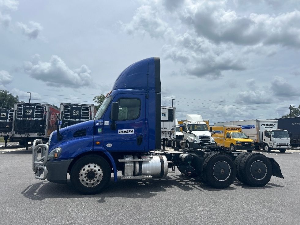 Day Cab Tractor-Heavy Duty Tractors-Freightliner-2020-Cascadia 11364ST-Tampa-FL-411,512\n\t\tmiles-$ 42,250 - Image 4