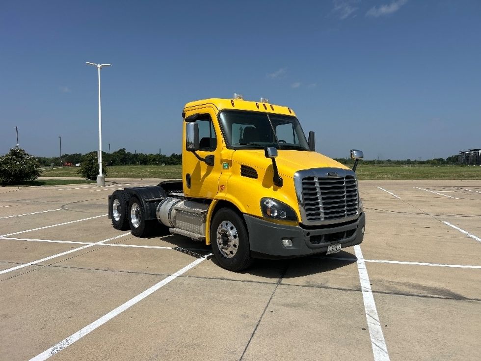 Day Cab Tractor-Heavy Duty Tractors-Freightliner-2020-Cascadia 11364ST-Terrell-TX-392,646\n\t\tmiles-$ 39,250 - Image 1