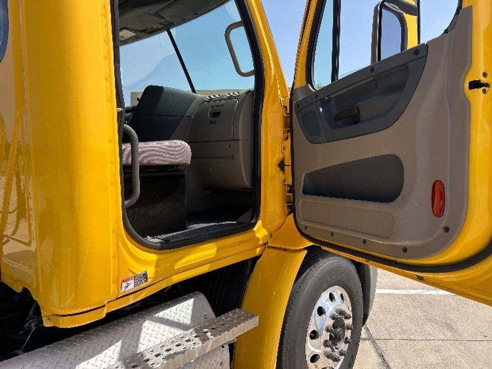 Day Cab Tractor-Heavy Duty Tractors-Freightliner-2020-Cascadia 11364ST-Terrell-TX-392,646\n\t\tmiles-$ 39,250 - Image 12