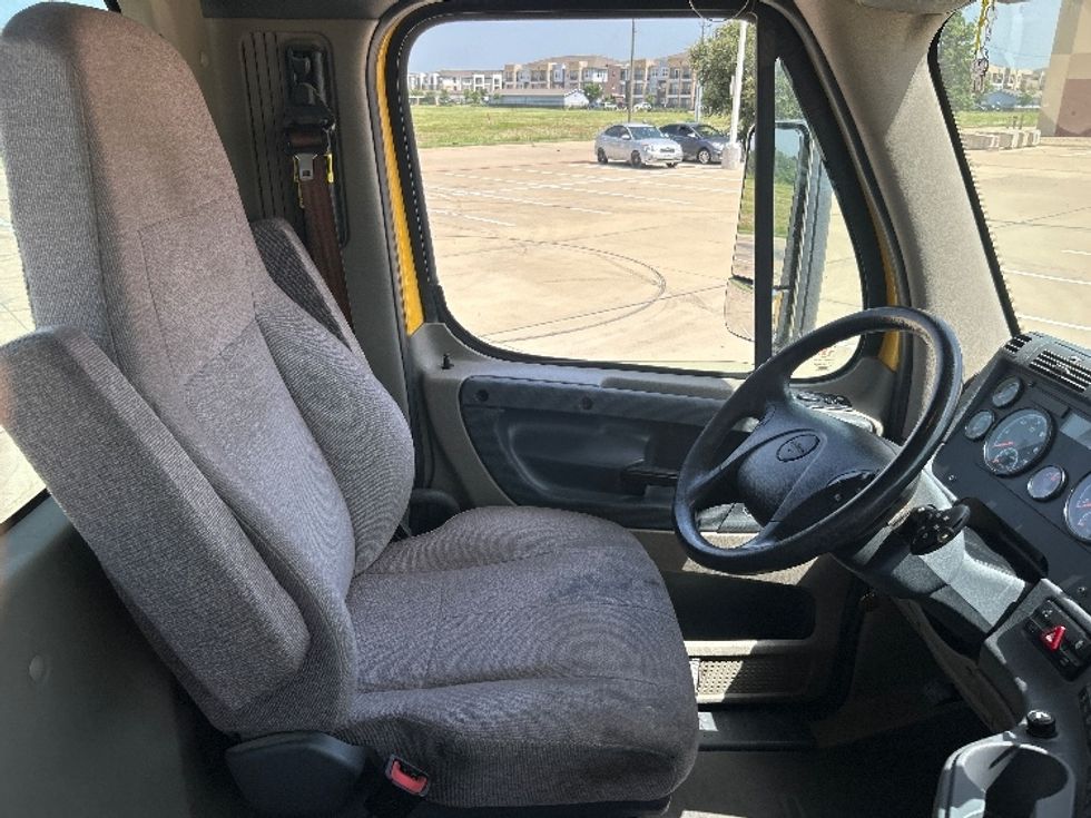 Day Cab Tractor-Heavy Duty Tractors-Freightliner-2020-Cascadia 11364ST-Terrell-TX-392,646\n\t\tmiles-$ 39,250 - Image 14
