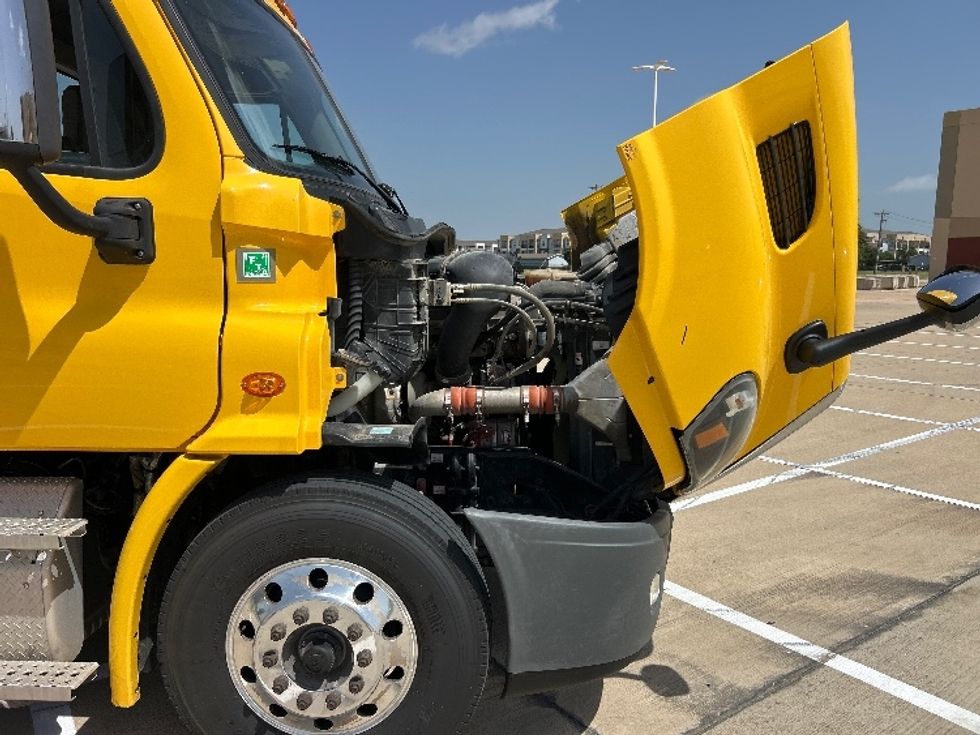 Day Cab Tractor-Heavy Duty Tractors-Freightliner-2020-Cascadia 11364ST-Terrell-TX-392,646\n\t\tmiles-$ 39,250 - Image 15
