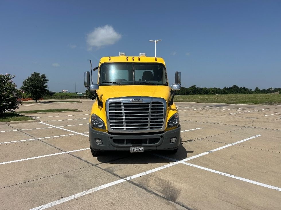 Day Cab Tractor-Heavy Duty Tractors-Freightliner-2020-Cascadia 11364ST-Terrell-TX-392,646\n\t\tmiles-$ 39,250 - Image 2