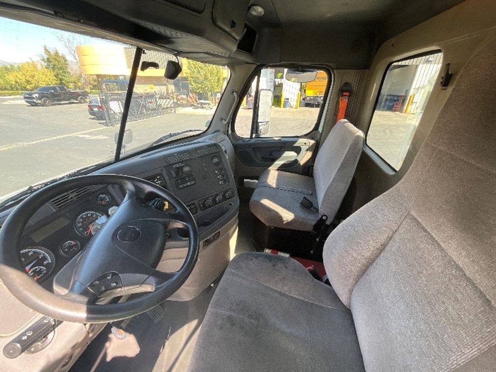 Day Cab Tractor-Heavy Duty Tractors-Freightliner-2020-Cascadia 11364ST-Torrance-CA-177,144\n\t\tmiles-$ 60,000 - Image 10