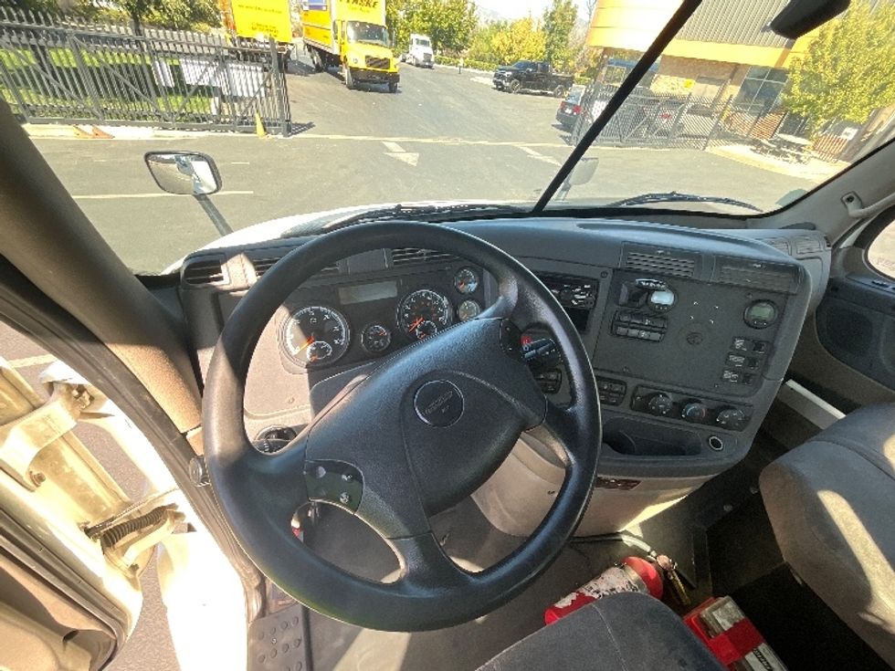 Day Cab Tractor-Heavy Duty Tractors-Freightliner-2020-Cascadia 11364ST-Torrance-CA-177,144\n\t\tmiles-$ 60,000 - Image 11