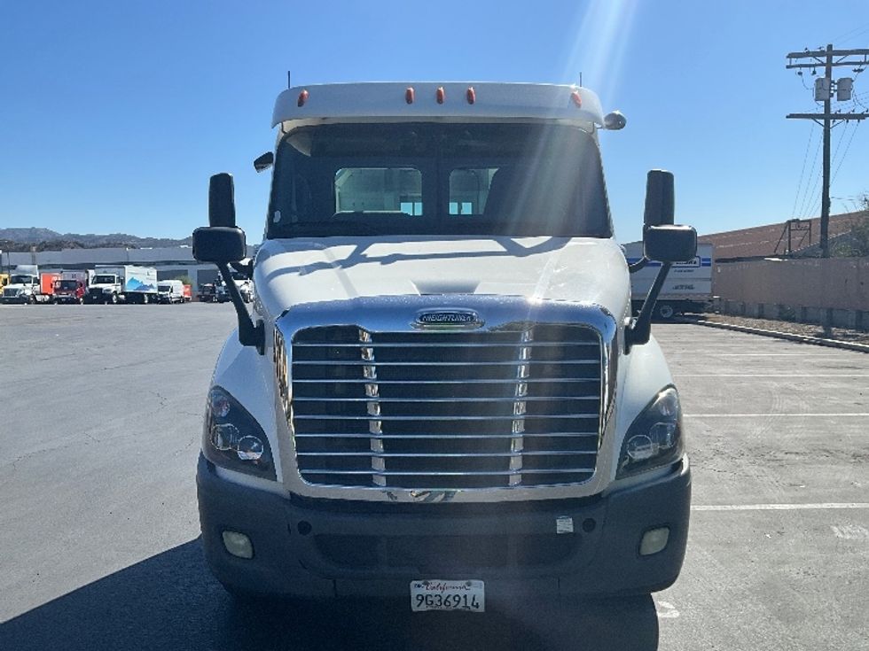 Day Cab Tractor-Heavy Duty Tractors-Freightliner-2020-Cascadia 11364ST-Torrance-CA-177,144\n\t\tmiles-$ 60,000 - Image 2