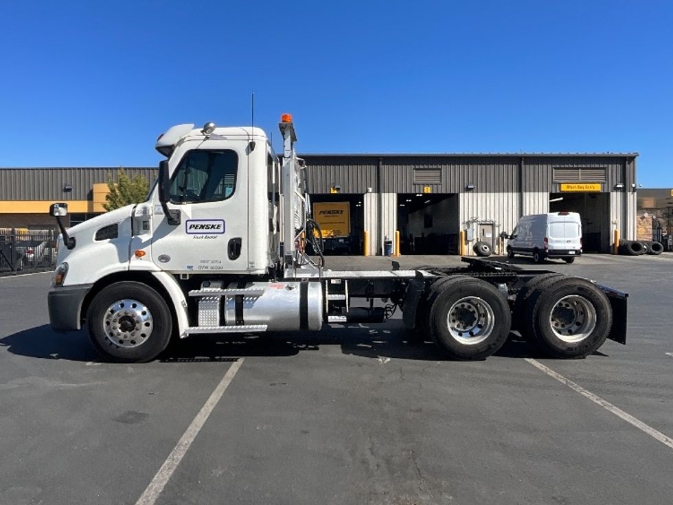 Day Cab Tractor-Heavy Duty Tractors-Freightliner-2020-Cascadia 11364ST-Torrance-CA-177,144\n\t\tmiles-$ 60,000 - Image 4