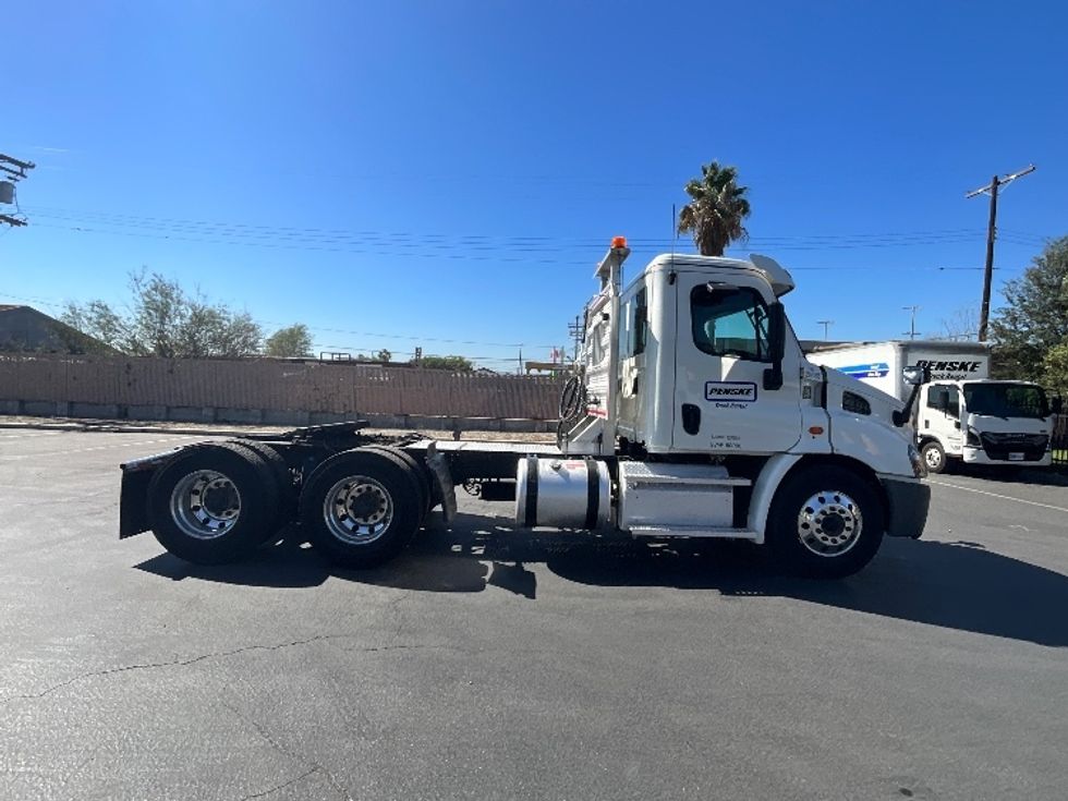 Day Cab Tractor-Heavy Duty Tractors-Freightliner-2020-Cascadia 11364ST-Torrance-CA-177,144\n\t\tmiles-$ 60,000 - Image 8