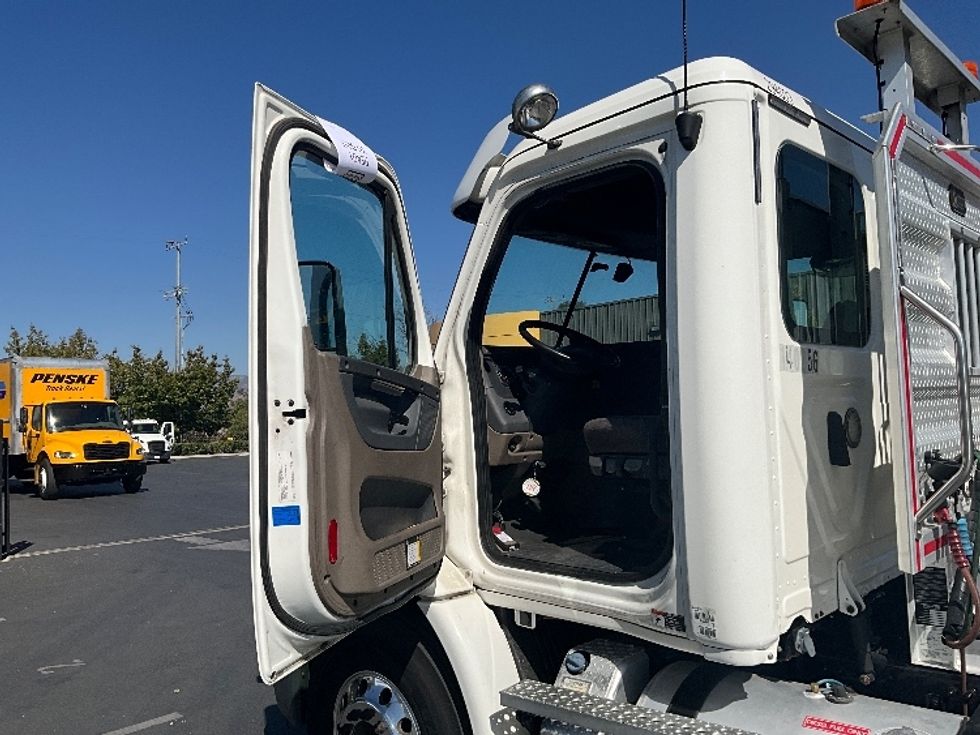 Day Cab Tractor-Heavy Duty Tractors-Freightliner-2020-Cascadia 11364ST-Torrance-CA-177,144\n\t\tmiles-$ 60,000 - Image 9