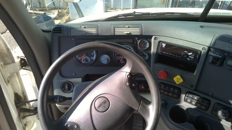 Day Cab Tractor-Heavy Duty Tractors-Freightliner-2020-Cascadia 11364ST-Tracy-CA-308,384\n\t\tmiles-$ 44,000 - Image 11